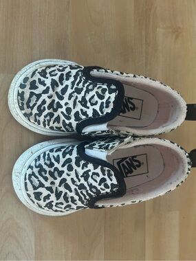 Vans Baby Slip-On Sneakers in Black and White Leopard Print